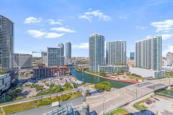 68 SE 6th St #1710 Miami, FL 33131