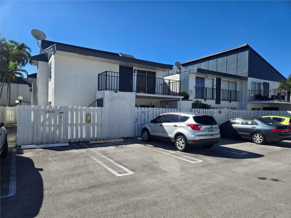 15454 SW 85th Ln #135 Miami, FL 33193