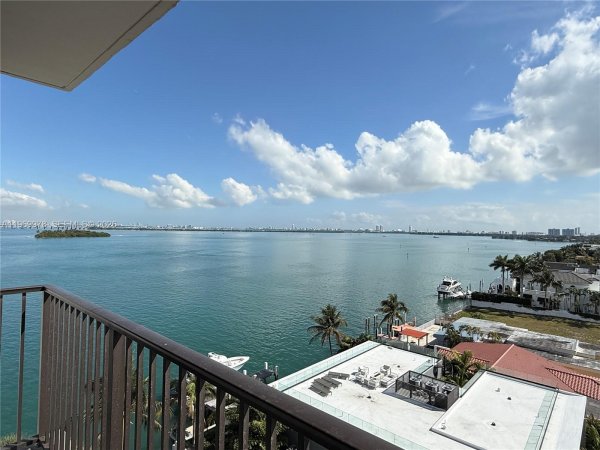 801 N Venetian Dr #802 Miami, FL 33139
