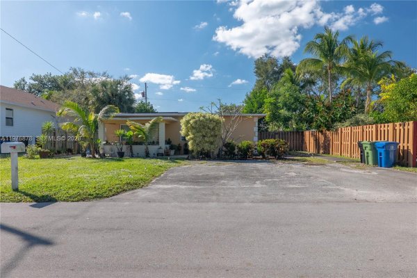 2621 SW 12th Ter Fort Lauderdale, FL 33315