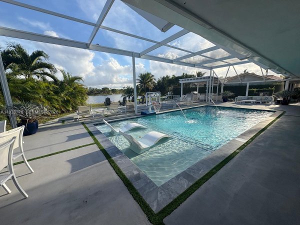 6890 Winged Foot Dr Hialeah, FL 33015