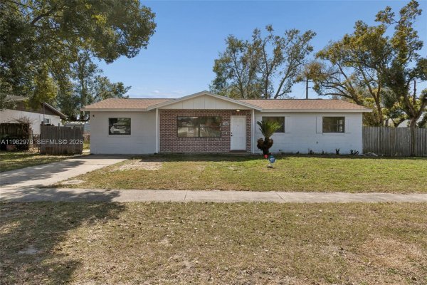 1402 Rolling Grn Dr Other, FL 32703