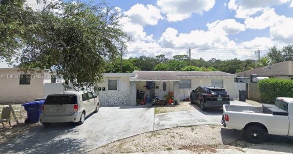 2601 N 66th Ave Hollywood, FL 33024