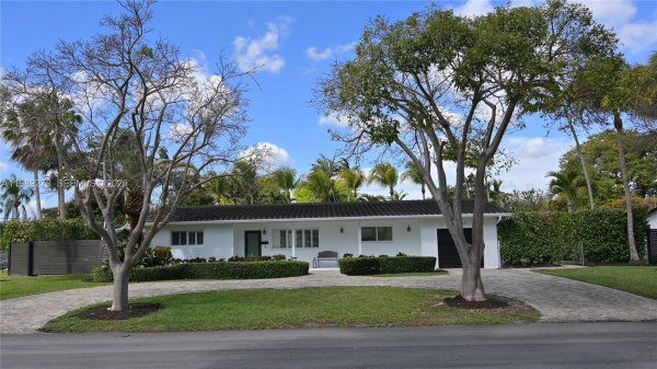 15720 SW 87th Ct Palmetto Bay, FL 33157