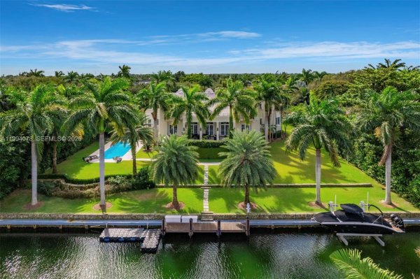 585 Arvida Pkwy Coral Gables, FL 33156