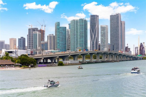 1000 Venetian Way #408 Miami, FL 33139