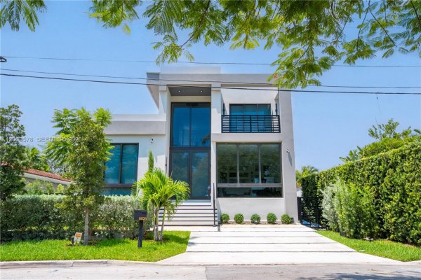 8826 Froude Ave Surfside, FL 33154