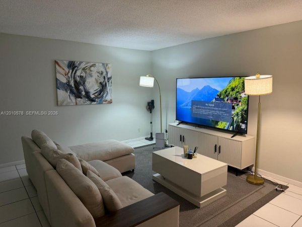 2420 Diana Dr #302 Hallandale Beach, FL 33009