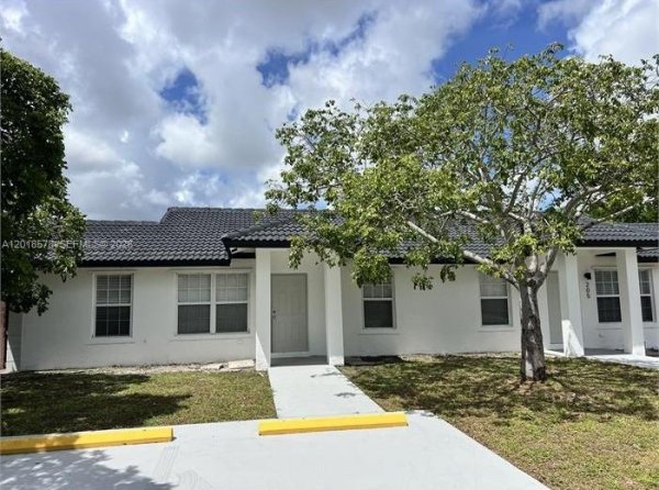 201-205 NW 30th Ave Pompano Beach, FL 33069