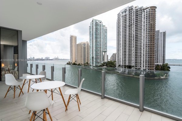 300 Biscayne Blvd Way #802E Miami, FL 33131