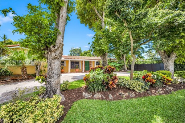 8701 SW 87th Ct Miami, FL 33173