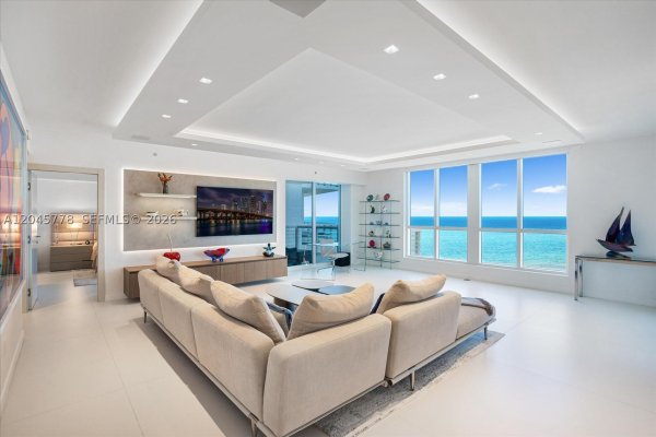 3801 Collins Ave #1503 Miami Beach, FL 33140