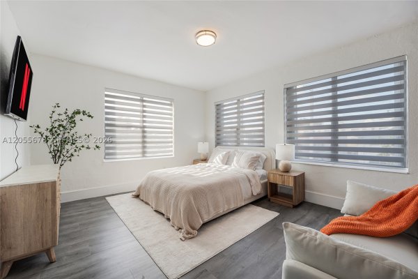 301 SW 10th Ave #4 Miami, FL 33130