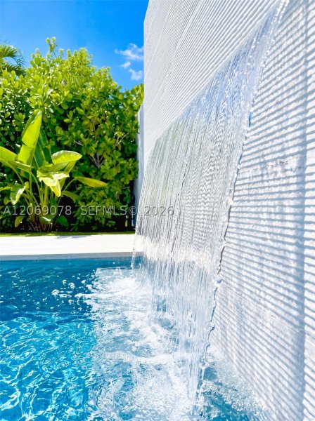 2290 SW 13th St Miami, FL 33145