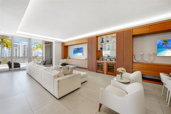 515 Valencia Ave #601 Coral Gables, FL 33134
