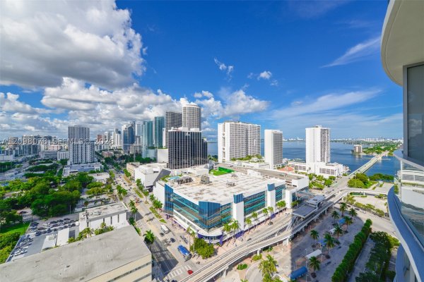 1400 Biscayne Blvd #2207 Miami, FL 33132