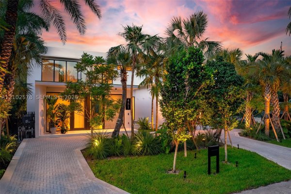 451 NE 52nd St Miami, FL 33137