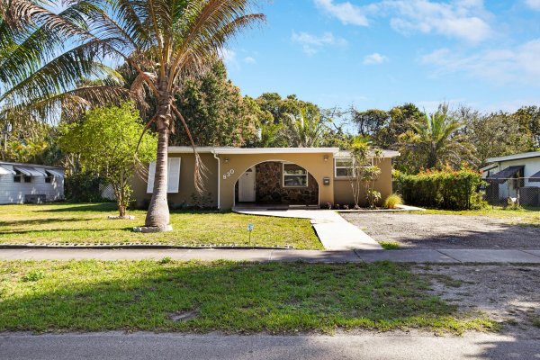 830 NE 140th North Miami, FL 33161