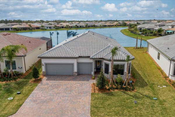 818 SE Courances Port St Lucie, FL 34984