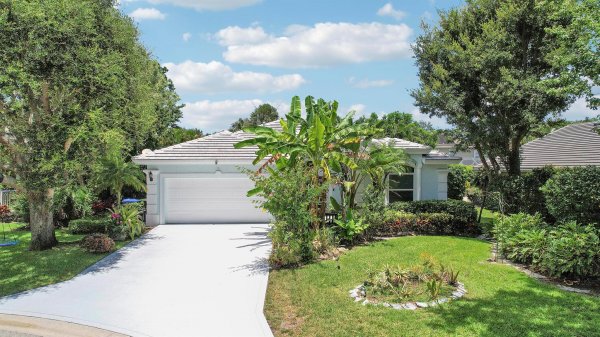 496 Peacock Ln Jupiter, FL 33458