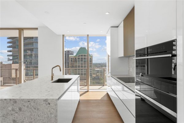 2678 Tigertail Ave #1707 Miami, FL 33133