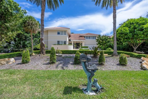 7141 E Lago Dr Coral Gables, FL 33143