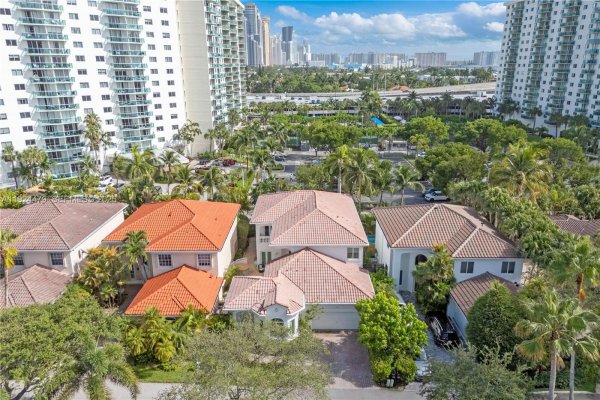 3942 194th Ln Sunny Isles Beach, FL 33160
