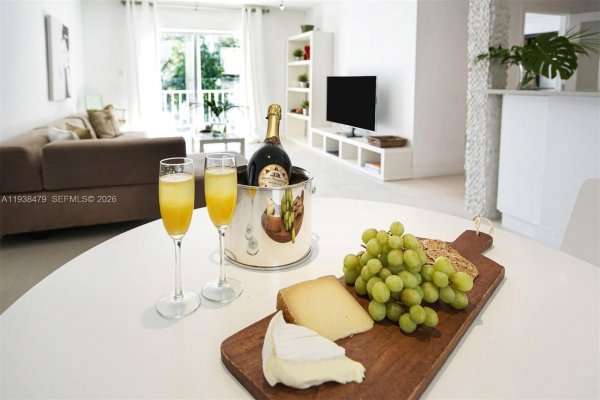 201 Jefferson Ave #2E Miami Beach, FL 33139