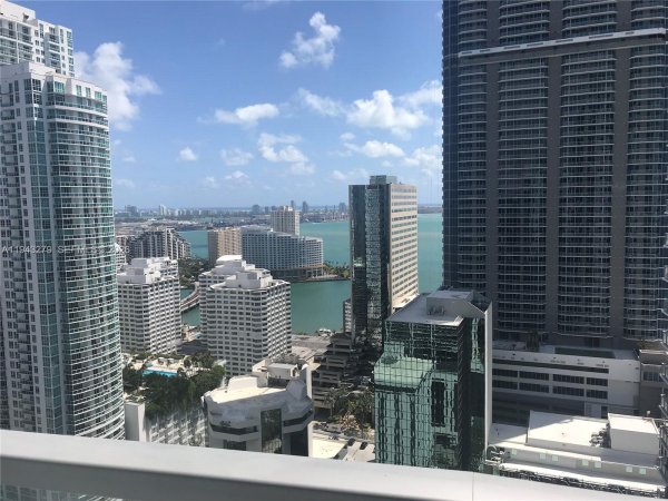 1050 Brickell Ave #3206 Miami, FL 33131