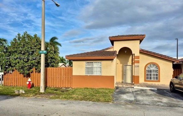 7001 W 35th Ave #220 Hialeah, FL 33018