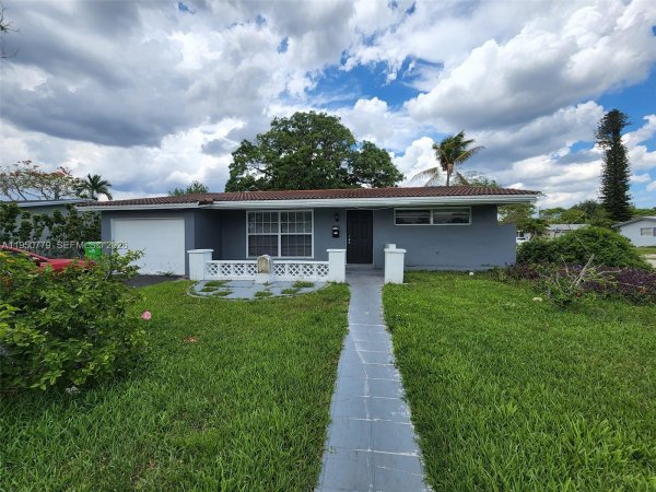 8301 NW 25th Ct Sunrise, FL 33322