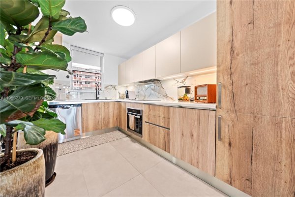 3703 NE 166th St #406 North Miami Beach, FL 33160