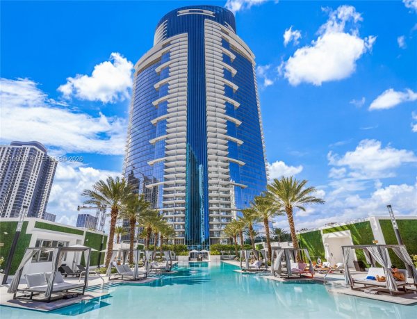 851 NE 1st Ave #204 Miami, FL 33132