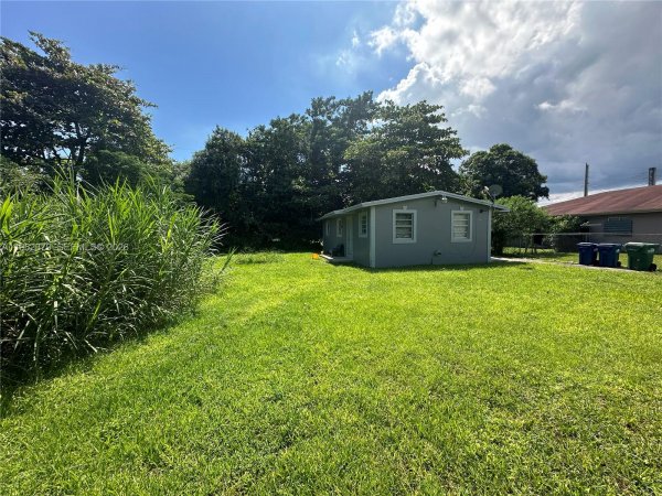 10070 SW 176th St Palmetto Bay, FL 33157