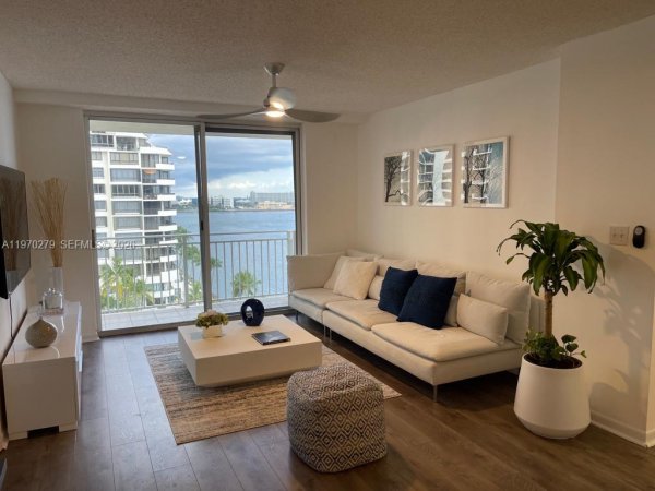 770 NE Claughton Is Dr #1013 Miami, FL 33131