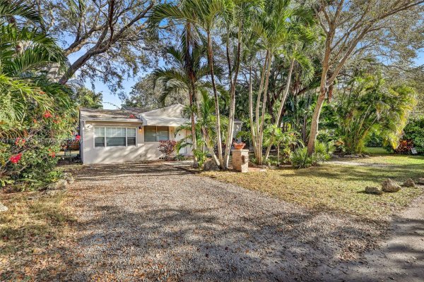 5111 SW 73rd Ter Miami, FL 33143