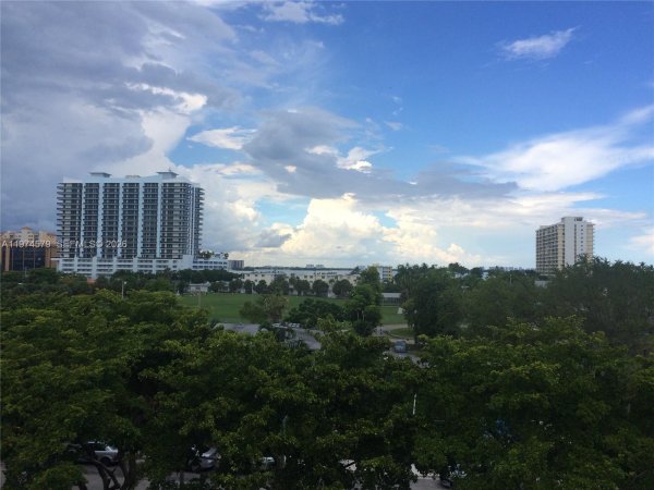 1801 S Treasure Dr #511 North Bay Village, FL 33141