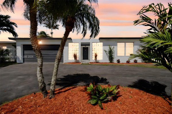 9241 Sunset Strip Sunrise, FL 33322