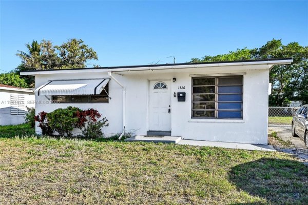 1326 8th St West Palm Beach, FL 33401