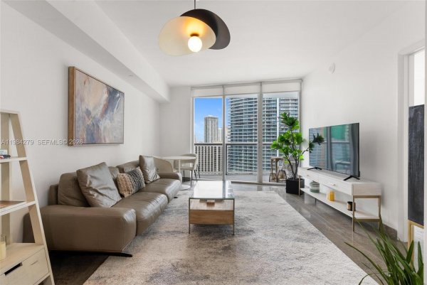 465 Brickell Ave #2604 Miami, FL 33131
