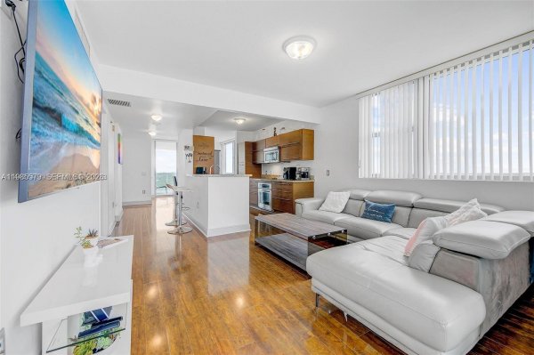 2681 N Flamingo Rd #1201S Sunrise, FL 33323