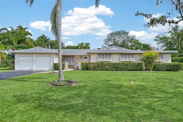 10753 SW 118th St Miami, FL 33176