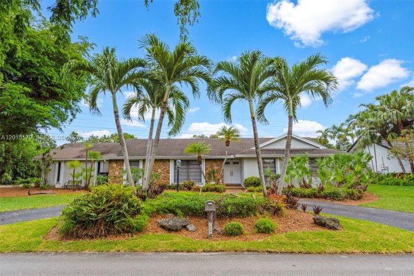 10044 SW 131st Ter Miami, FL 33176