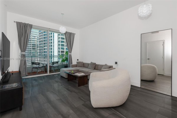 1080 Brickell Ave #2803 Miami, FL 33131