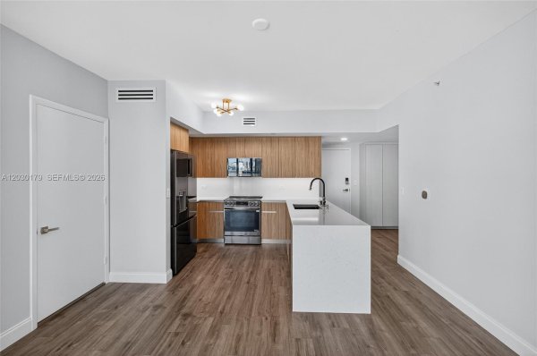 350 S Miami Ave #1705 Miami, FL 33130