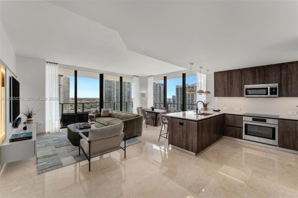 68 SE 6th #2612 Miami, FL 33131