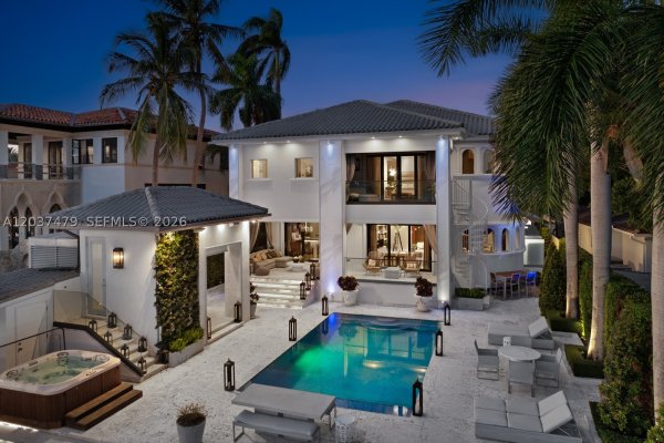 176 S Hibiscus Dr Miami Beach, FL 33139