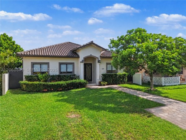 5889 SW 17th St Miami, FL 33155