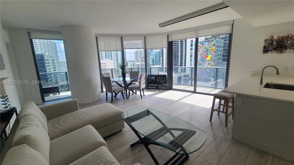 45 SW 9th St #1503 Miami, FL 33130