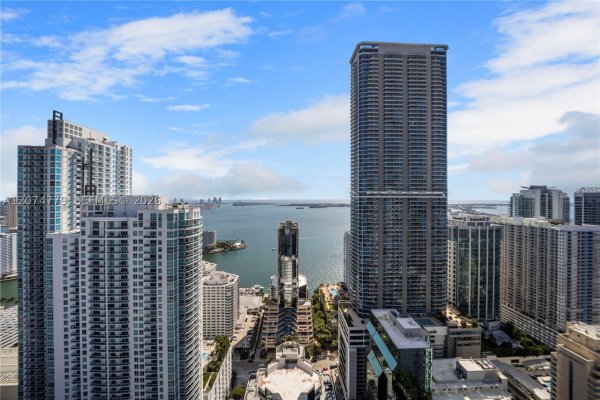 1010 Brickell Ave #4701 Miami, FL 33131